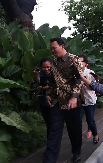 Buka Puasa Bareng Wapres, Ahok Jalan Kaki Dari Kantornya