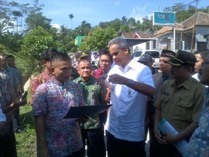 Jembatan Comal Ambles dan Pantura Macet, Ganjar Tinggalkan Rekap KPUD