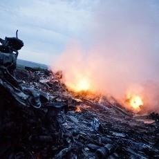 Hujan Tubuh Manusia Sesaat Setelah MH17 Meledak