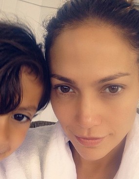 Begini Penampakan Jennifer Lopez Tetap Cantik Tanpa Makeup