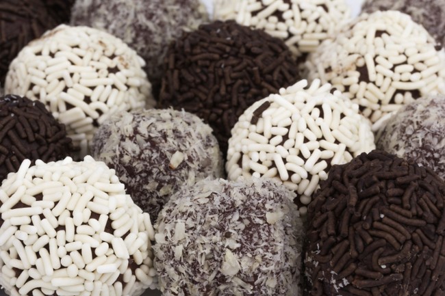 Buat Bola-bola Cokelat Rice Crispy untuk Hadiah si Kecil Saat Berbuka