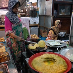 Ramadan di Kampung Ampel, Roti Maryam Paling Diburu