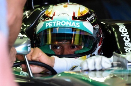 Hamilton Tercepat, Duo Mercedes Masih di Posisi Satu-Dua