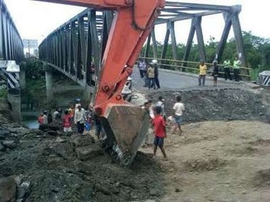 Imbas Jembatan Comal Ambles, Jalur Alternatif Pekalongan Macet Parah