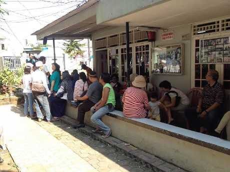 Warga Antre Coblos Ulang di TPS 5 Benhil