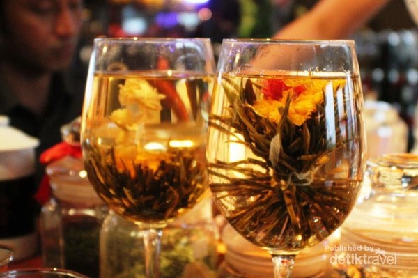 Bukan hanya manusia saja yang mempunyai pasangan. Ternyata teh pun punya pasangan di Yuyuan Garden, Shanghai, China. Di sana ada yang bernama Teh Romeo dan Juliet lho! Bukan hanya manusia saja yang mempunyai pasangan. Ternyata teh pun punya pasangan di Yuyuan Garden, Shanghai, China. Di sana ada yang bernama Teh Romeo dan Juliet lho!