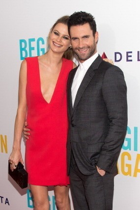 Selamat! Adam Levine dan Behati Prinsloo Menikah