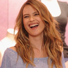 Lebih Dekat dengan Behati Prinsloo, Victoria Angel Penakluk Adam Levine