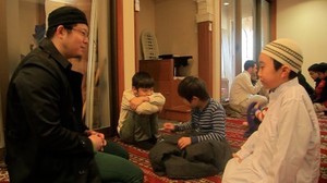 Kedua Muslim Jepang Ini Pertama Kali Tersentuh Hidayah Lewat Seni Islam
