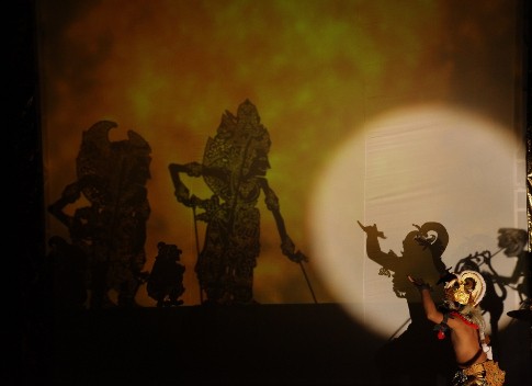 Penculikan Dewi Sita dalam Pentas Wayang Listrik