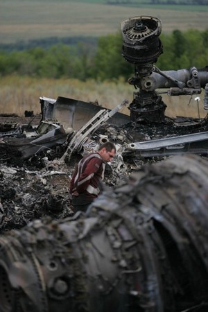 Ukraina Beberkan Barang Korban MH17 yang Dijarah Teroris Pemburu Kematian