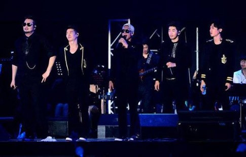 Rumput di Stadion Rusak Saat Konser, g.o.d Bayar Denda