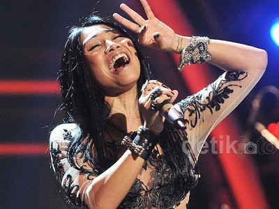 Anggun C Sasmi Seksi di Panggung
