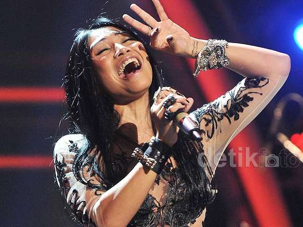 Anggun C Sasmi Seksi di Panggung Anggun C Sasmi Seksi di Panggung