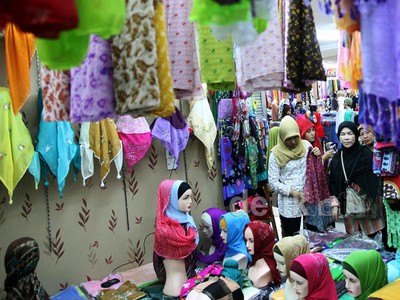 Jelang Lebaran, Busana Muslim Laris Manis