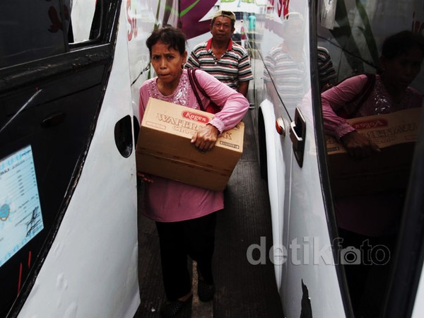Pemudik Mulai Padati Kampung Rambutan