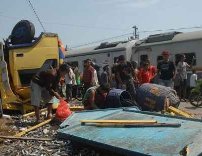 Saksi: Petugas Kereta Telat Tutup Palang Pintu