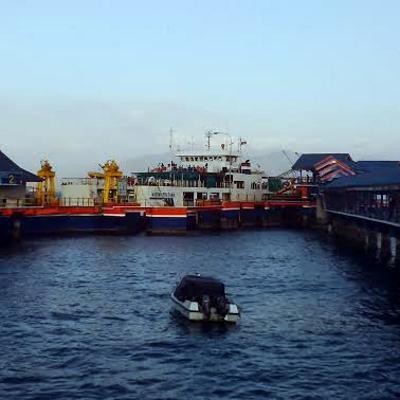 Kapal yang Melayani Penyeberangan Ketapang-Gilimanuk Dikawal Polisi