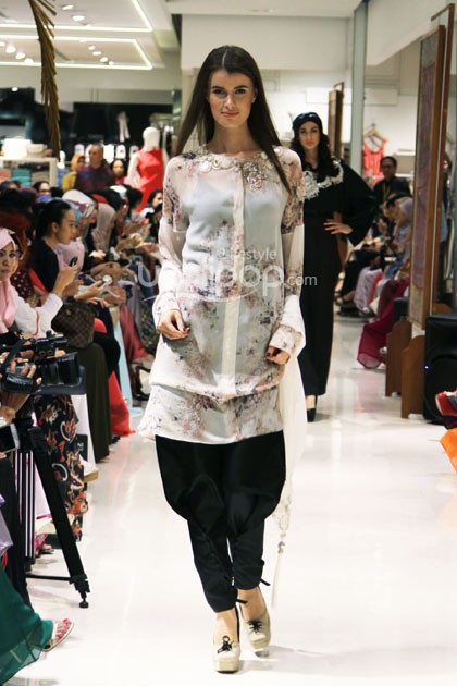 Mel Ahyar Trunk Show 2014. Galeries Lafayette at Pasific Pleace. Jakarta. [Foto: Mohammad Abduh/Wolipop]