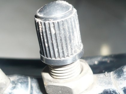 Benarkah Ban Tidak Pakai Tutup Pentil akan Ditilang Polisi?