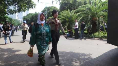 Ibu Misterius Berbaju Loreng di KPU Diamankan di Polres Jakpus