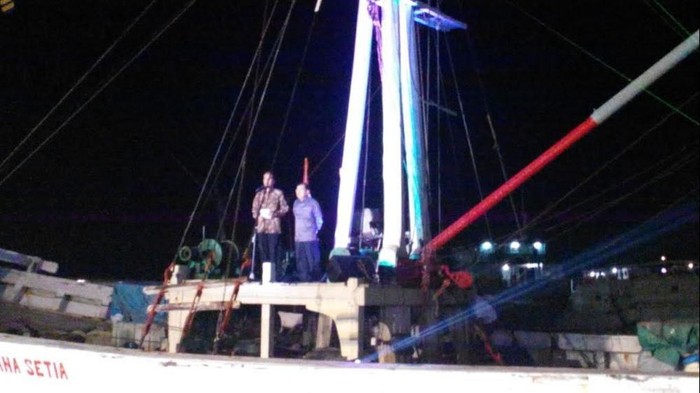 Jokowi: Lupakanlah Nomor Satu, Lupakanlah Nomor Dua, Salam 3 Jari!