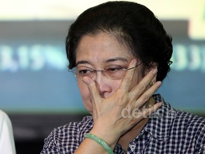 Umumkan Kemenangan Jokowi-JK, Mega Menangis