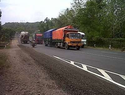 Jalan Tanjakan di Saradan Sumber Kemacetan dan Rawan Kecelakaan