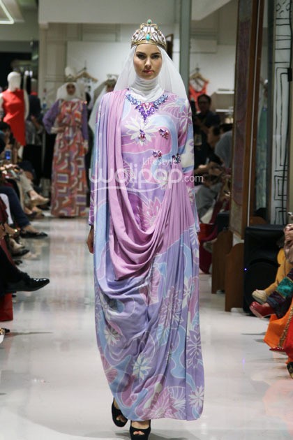 Dian Pelangi Trunk Show 2014 Galeries Lafayette at Pasific Pleace. jakarta. [Foto: Mohammad Abduh/Wolipop]