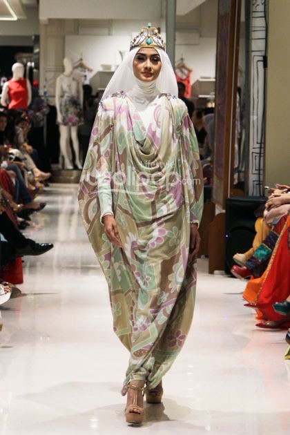 Dian Pelangi Trunk Show 2014 Galeries Lafayette at Pasific Pleace. jakarta. [Foto: Mohammad Abduh/Wolipop]