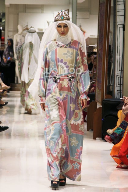 Dian Pelangi Trunk Show 2014 Galeries Lafayette at Pasific Pleace. jakarta. [Foto: Mohammad Abduh/Wolipop]