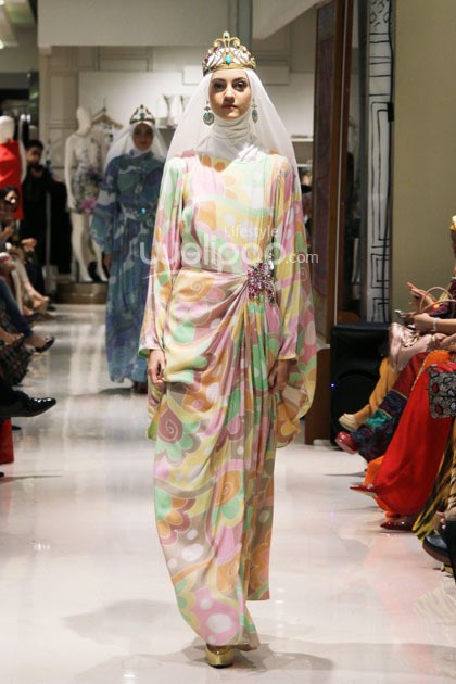 Dian Pelangi Trunk Show 2014 Galeries Lafayette at Pasific Pleace. jakarta. [Foto: Mohammad Abduh/Wolipop]