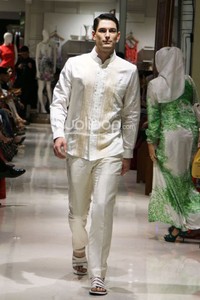 Dian Pelangi Trunk Show 2014 Galeries Lafayette at Pasific Pleace. jakarta. [Foto: Mohammad Abduh/Wolipop]