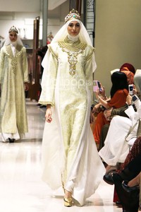 Dian Pelangi Trunk Show 2014 Galeries Lafayette at Pasific Pleace. jakarta. [Foto: Mohammad Abduh/Wolipop]