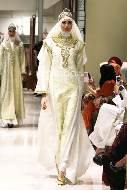 Dian Pelangi Trunk Show 2014 Galeries Lafayette at Pasific Pleace. jakarta. [Foto: Mohammad Abduh/Wolipop]