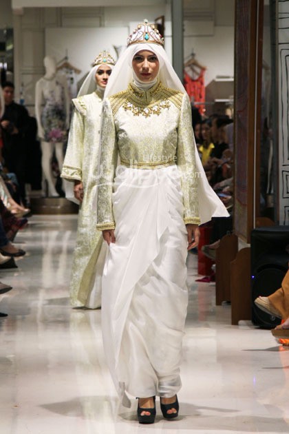 Dian Pelangi Trunk Show 2014 Galeries Lafayette at Pasific Pleace. jakarta. [Foto: Mohammad Abduh/Wolipop]