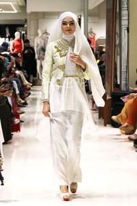Dian Pelangi Trunk Show 2014 Galeries Lafayette at Pasific Pleace. jakarta. [Foto: Mohammad Abduh/Wolipop]