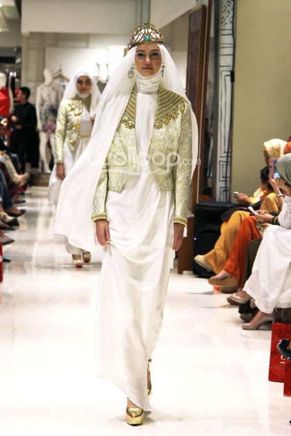 Dian Pelangi Trunk Show 2014 Galeries Lafayette at Pasific Pleace. jakarta. [Foto: Mohammad Abduh/Wolipop]