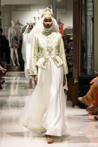 Dian Pelangi Trunk Show 2014 Galeries Lafayette at Pasific Pleace. jakarta. [Foto: Mohammad Abduh/Wolipop]