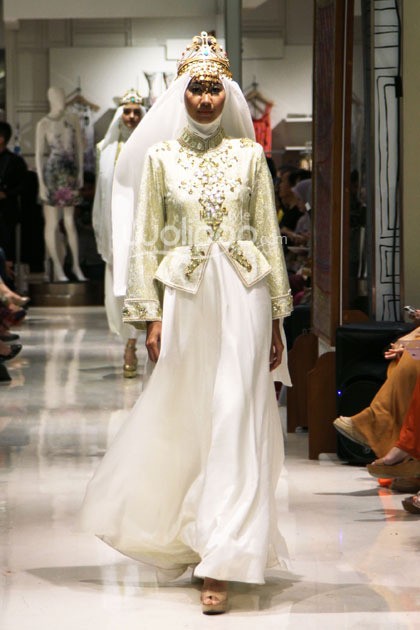 Dian Pelangi Trunk Show 2014 Galeries Lafayette at Pasific Pleace. jakarta. [Foto: Mohammad Abduh/Wolipop]