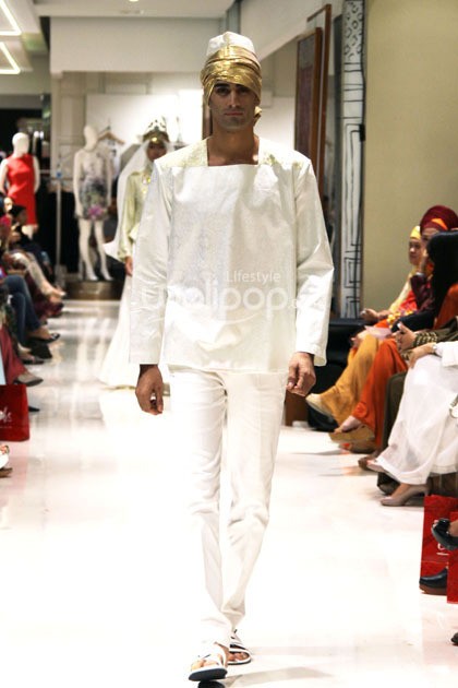 Dian Pelangi Trunk Show 2014 Galeries Lafayette at Pasific Pleace. jakarta. [Foto: Mohammad Abduh/Wolipop]