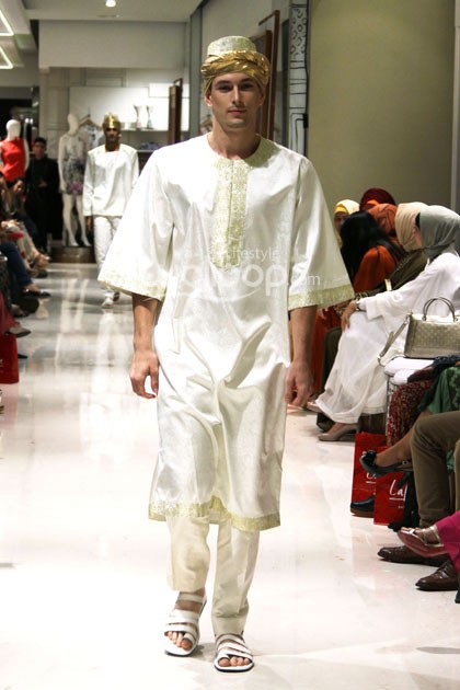 Dian Pelangi Trunk Show 2014 Galeries Lafayette at Pasific Pleace. jakarta. [Foto: Mohammad Abduh/Wolipop]