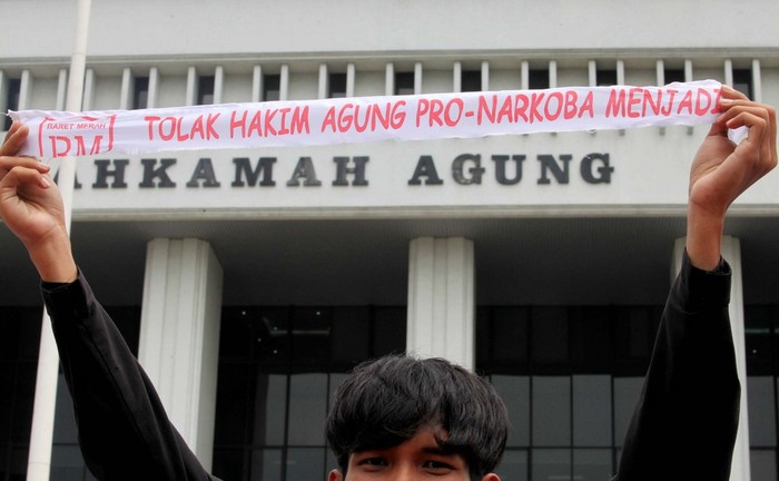 Mandi Duit Bisnis Narkoba di Bui, Hillary Lolos dari Pasal Pencucian Uang!