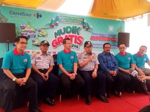 Mereka ini yang Beruntung, Mudik ke Kampung Naik Alphard