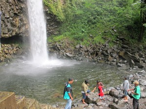 Sst, Mengintip yang Cantik di Pinggir Jalan Padang