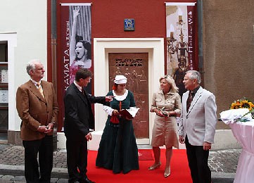 Hotel Terkecil di Dunia, Dibangun di Gang Antar Rumah!