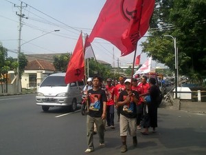Jokowi-JK Menang, 12 Orang Ini Tepati Nazar Jalan 27 KM