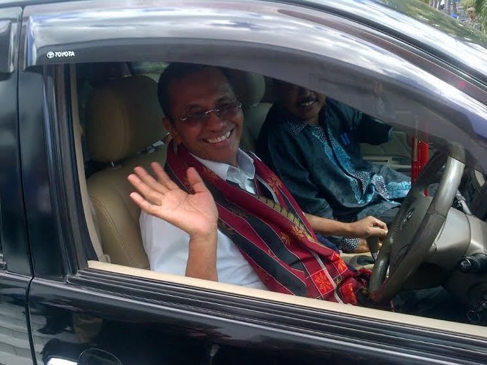 Dahlan Iskan Jadi Sopir Dadakan Bupati Sumbawa