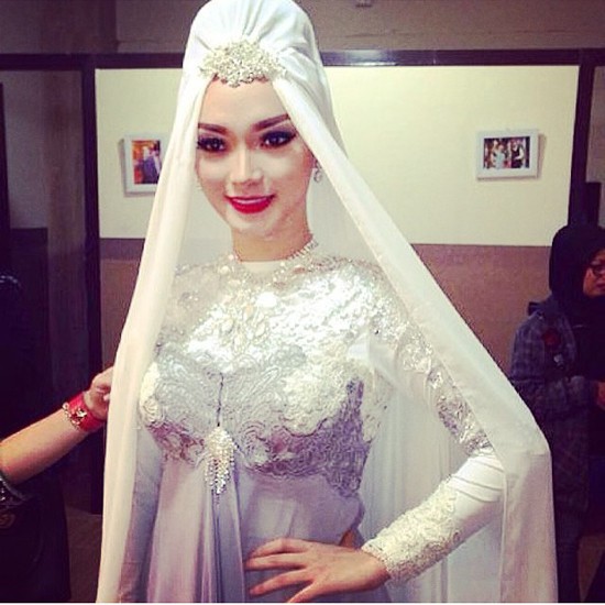 Zaskia Gotik Cantik Berkerudung