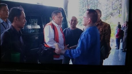 Cipika-cipiki, Anas dan Ruhut pun Berbincang Soal Jokowi